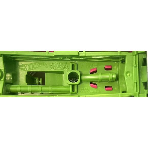 Mattel Hot Wheels Monster Trucks Hotweiler Dog Undead 1:24 2018 - Very Nice! - Picture 4 of 6